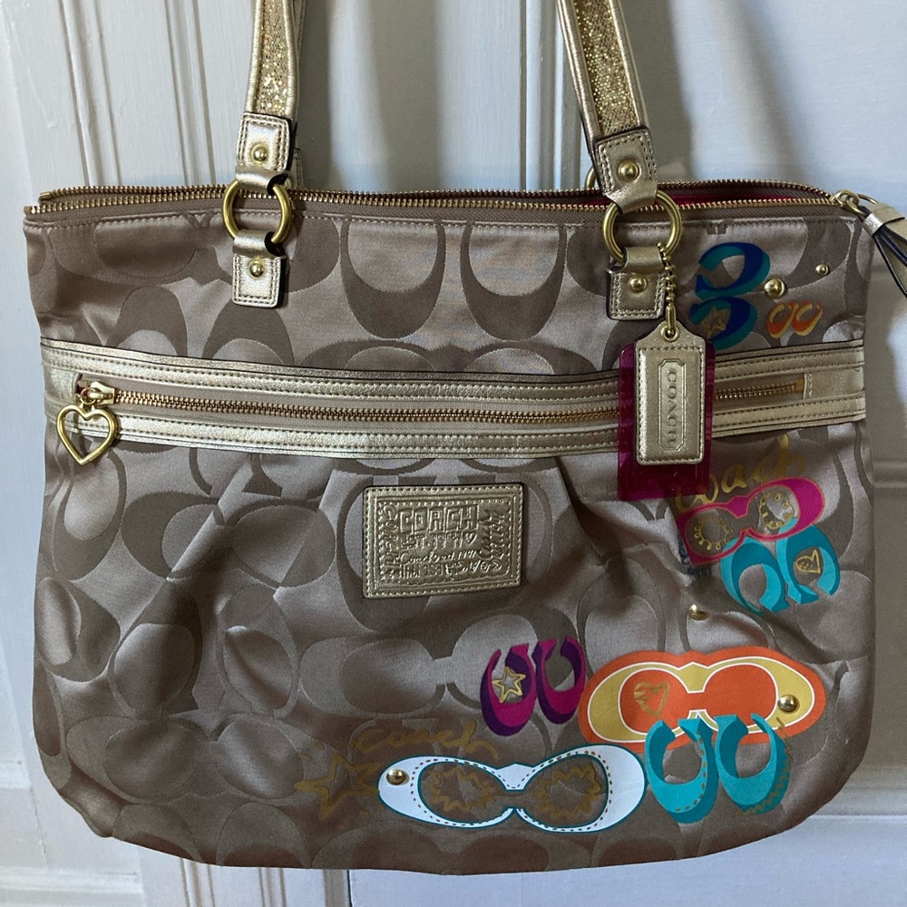 Beautiful Coach poppy appliqué shoulder bag rare limited-edition